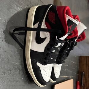 Nike Air Jordan 1 Mid. Black, White and Red Sneakers. Womens size 7